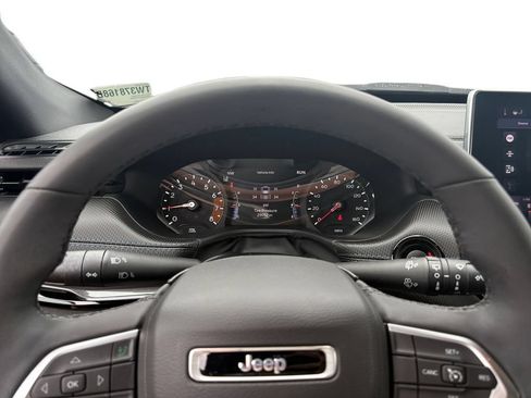 Used 2025 Jeep Compass Latitude w/ Altitude Special Edition AWD/4WD image 16