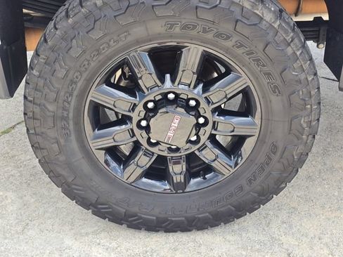 Used 2024 GMC Sierra 2500 AT4 w/ AT4 Premium Plus Package AWD/4WD image 12