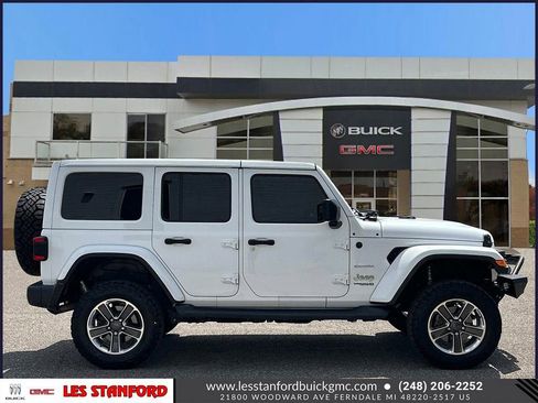 Used 2019 Jeep Wrangler Unlimited Sahara AWD/4WD image 7