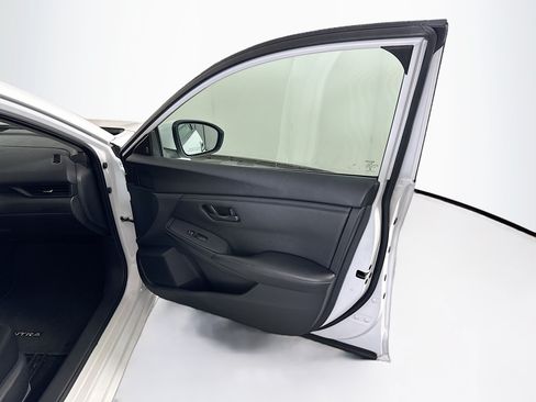 Used 2024 Nissan Sentra S FWD image 29