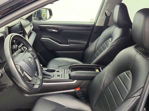 Used 2022 Toyota Highlander XLE AWD/4WD image 20