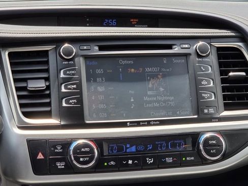 Used 2016 Toyota Highlander XLE AWD/4WD image 14