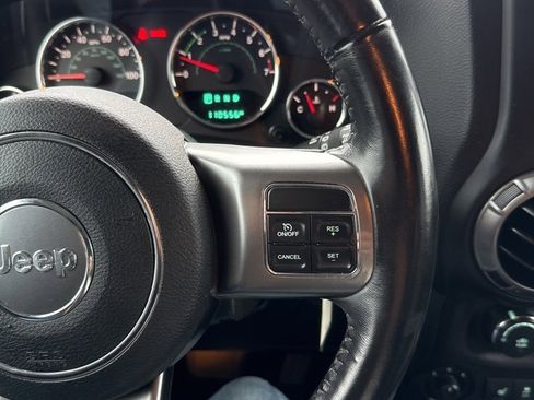 Used 2018 Jeep Wrangler Unlimited Sahara image 32