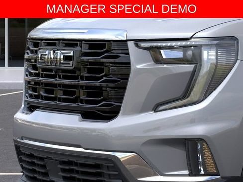 Used 2026 GMC Acadia Elevation w/ Black Edition AWD/4WD image 13