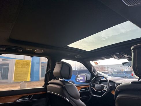 Used 2022 Jeep Grand Wagoneer Series III image 36