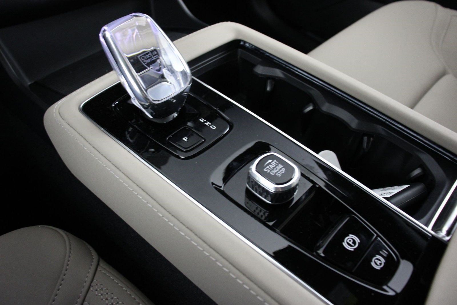 New 2026 Volvo XC90 T8 Plus w/ Protection Package Premier AWD/4WD image 7