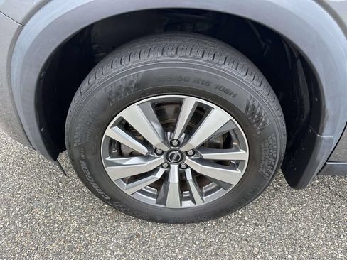 Used 2023 Nissan Pathfinder SL w/ Black Appearance Package AWD/4WD image 8
