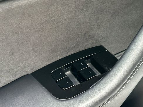 Used 2021 Tesla Model Y Long Range AWD/4WD image 13