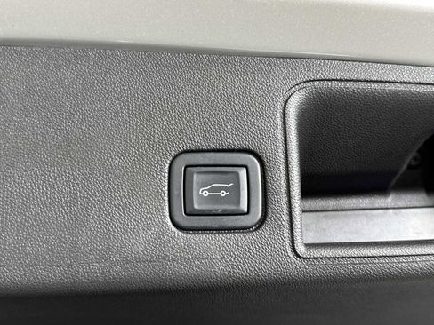 Used 2022 GMC Terrain SLE w/ Driver Convenience Package image 29