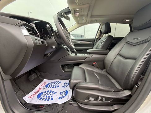 Used 2017 Cadillac XT5 Luxury w/ Driver Awareness Package image 30