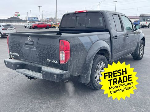 Used 2020 Nissan Frontier SV image 3