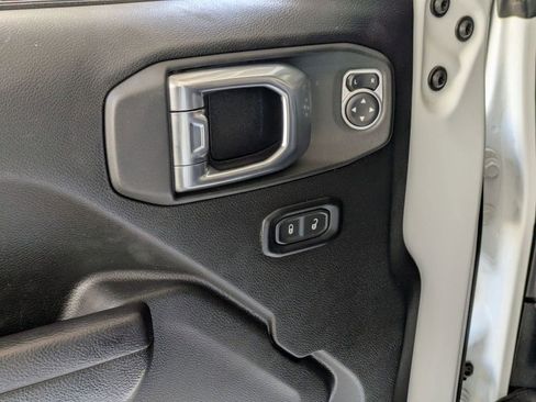 Used 2023 Jeep Wrangler Unlimited Rubicon AWD/4WD image 13