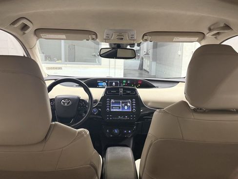 Used 2020 Toyota Prius XLE image 40