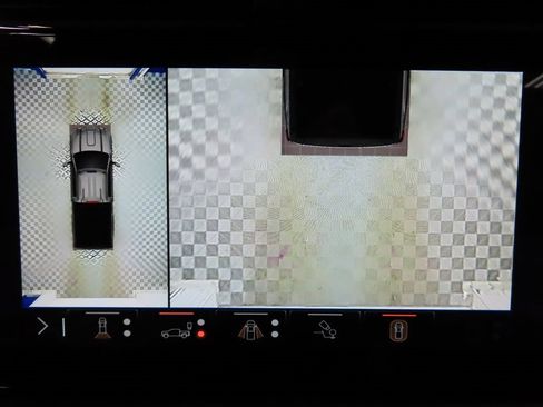 Used 2025 GMC Sierra 3500 AT4 image 17