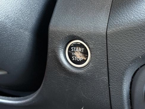 Used 2024 Nissan Frontier PRO-4X image 19