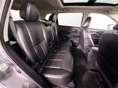 Used 2017 Nissan Rogue SL image 24