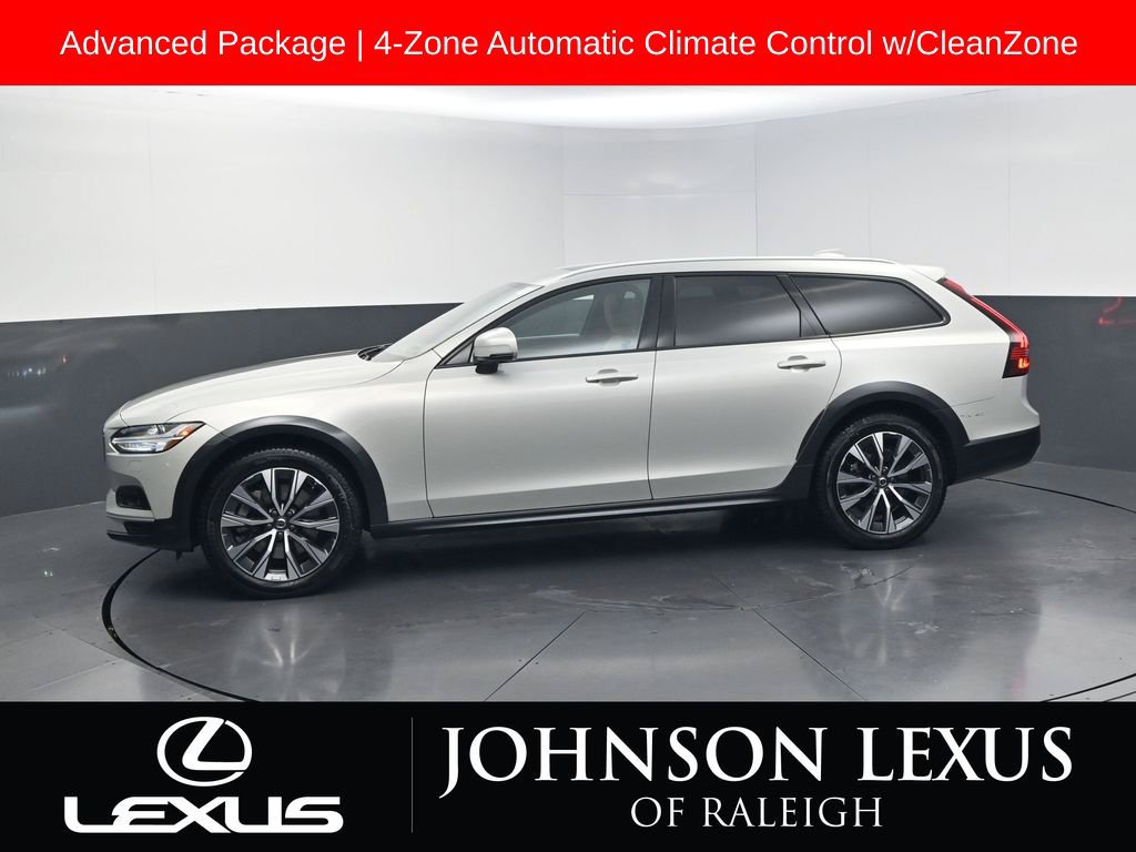 Used 2021 Volvo V90 T6 Cross Country AWD/4WD image 2