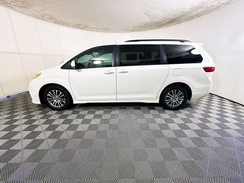 Used 2020 Toyota Sienna XLE FWD image 6