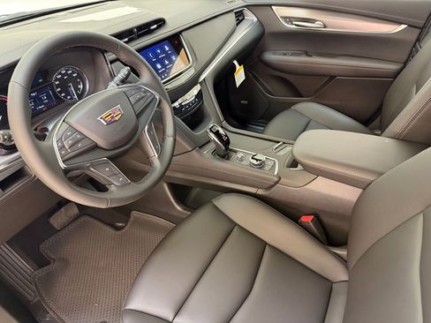 New 2026 Cadillac XT5 Luxury image 4