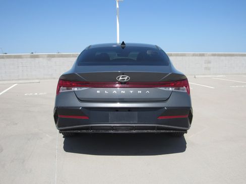 Used 2025 Hyundai Elantra SEL image 7