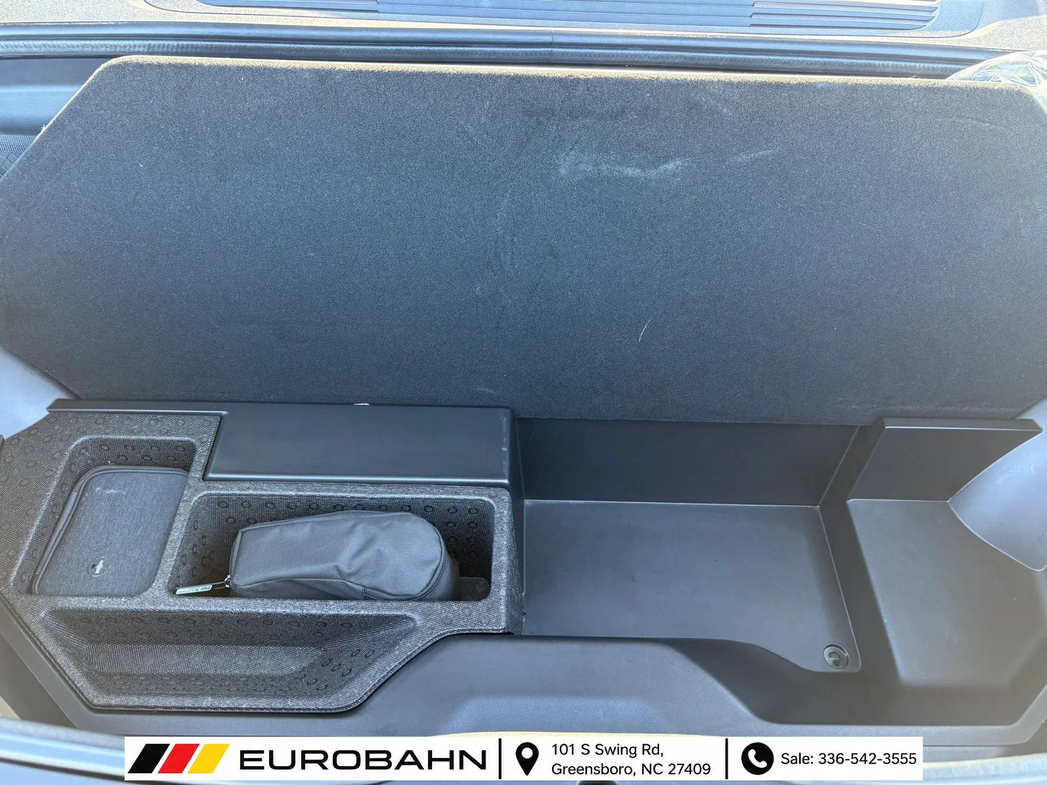 Used 2025 Rivian R1S Adventure Dual AWD/4WD image 35