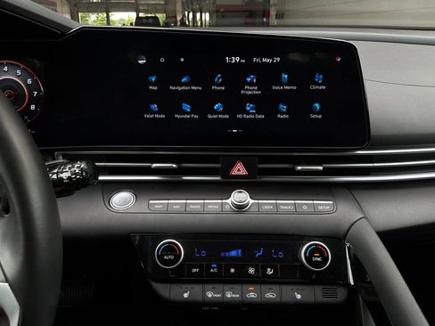 Used 2025 Hyundai Elantra Limited FWD image 27