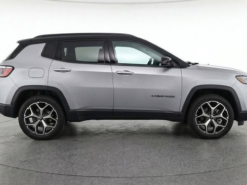 Used 2025 Jeep Compass Limited AWD/4WD image 11