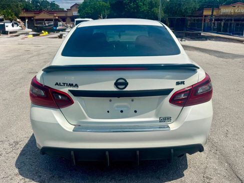 Used 2017 Nissan Altima 2.5 SR w/ Midnight Edition Package FWD image 9