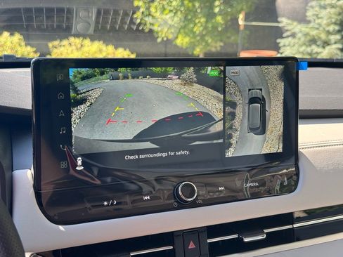 Used 2025 Mitsubishi Outlander AWD image 32