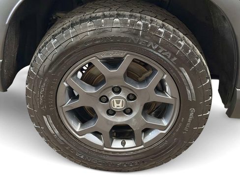 Used 2025 Honda Pilot TrailSport image 11