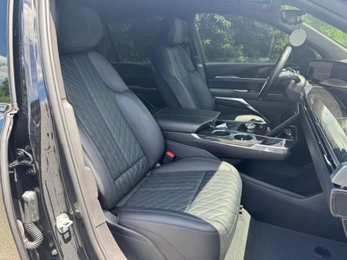 Used 2025 Cadillac Escalade IQ Sport 1 w/ Smart Trailering package AWD/4WD image 32