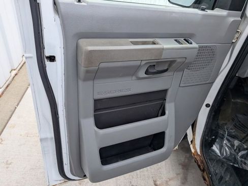 Used 2009 Ford E-350 and Econoline 350 XLT image 13