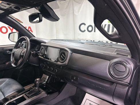 Used 2022 Toyota Tacoma TRD Off-Road image 13