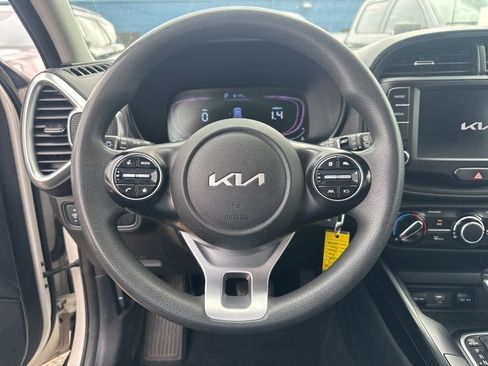 Used 2024 Kia Soul LX w/ Option Group 015 FWD image 4