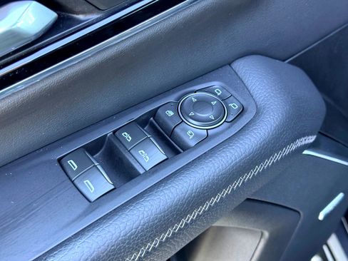 Used 2025 GMC Yukon Denali image 17