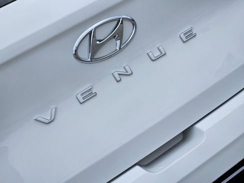 New 2026 Hyundai Venue SEL FWD image 11