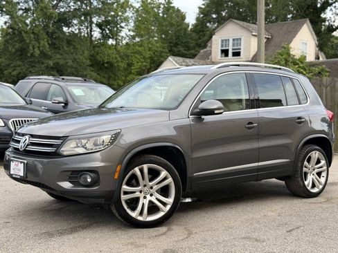 Used 2013 Volkswagen Tiguan SE FWD image 2