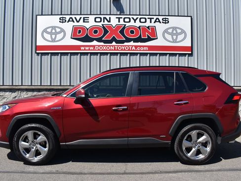 Used 2020 Toyota RAV4 Limited AWD/4WD image 4