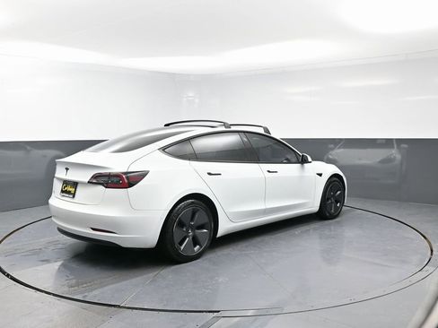 Used 2022 Tesla Model 3 Standard Range image 8