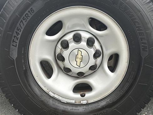 Used 2023 Chevrolet Express 2500 Extended w/ Driver Convenience Package image 8