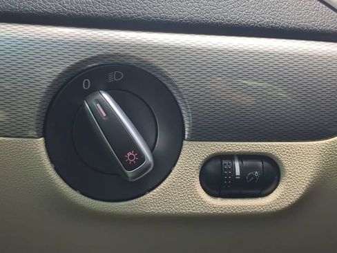 Used 2017 Volkswagen Jetta SE FWD image 25