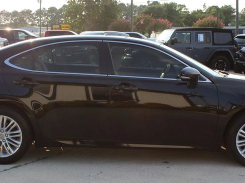 Used 2015 Lexus ES 350 w/ Luxury Package FWD image 6