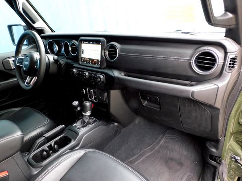 Used 2023 Jeep Wrangler Unlimited Sahara w/ Cold Weather Group AWD/4WD image 20