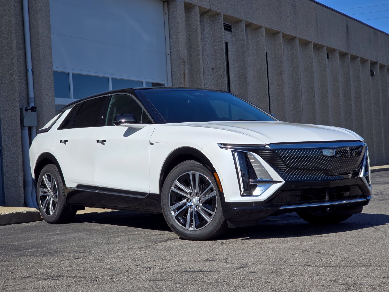 Certified 2025 Cadillac Lyriq Luxury w/ LPO, Floor Liner Package AWD/4WD image 1