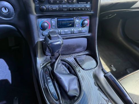Used 2004 Chevrolet Corvette Coupe RWD image 20