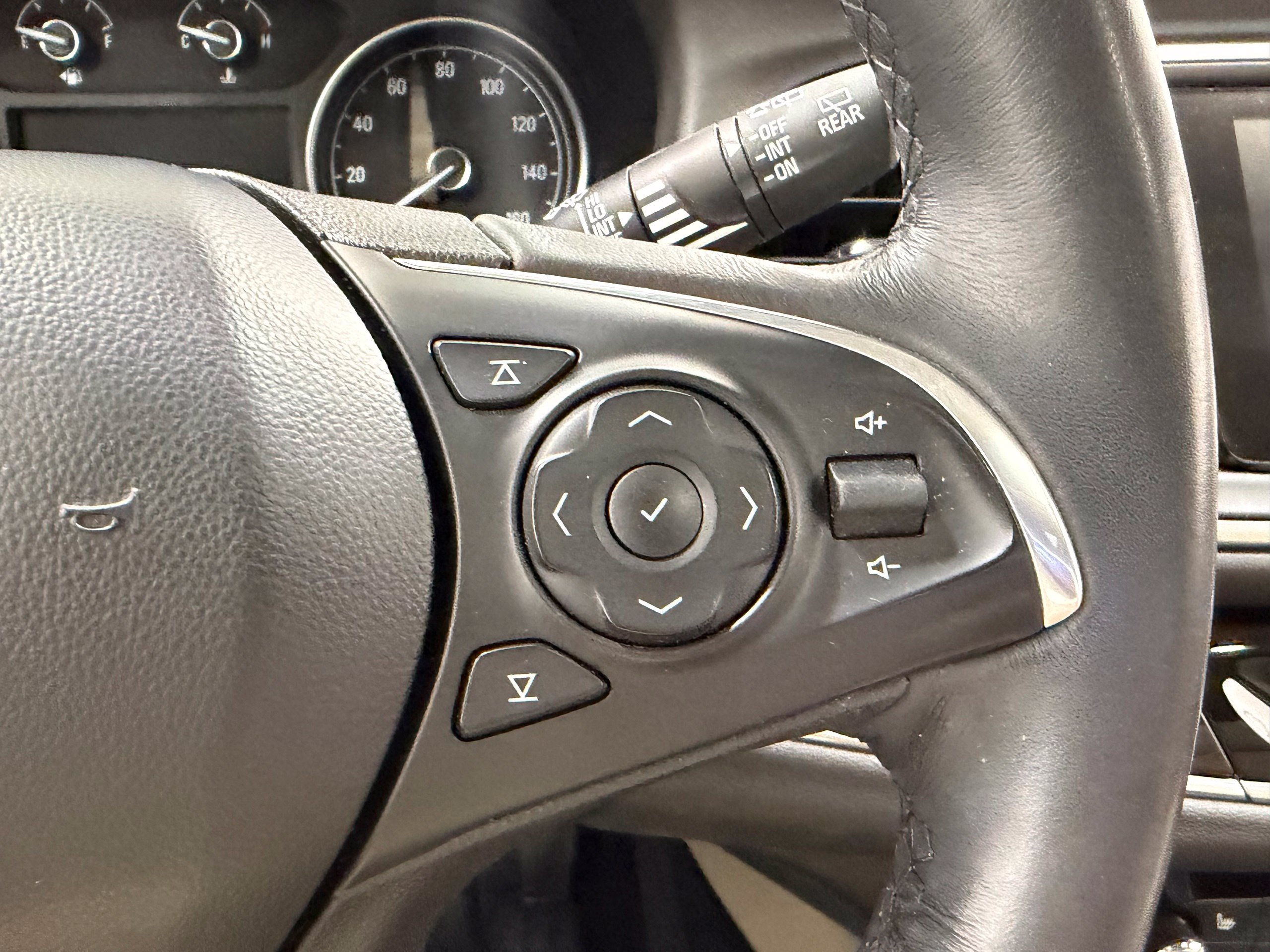 Used 2020 Buick Enclave Essence w/ Sound and Sites Package AWD/4WD image 42