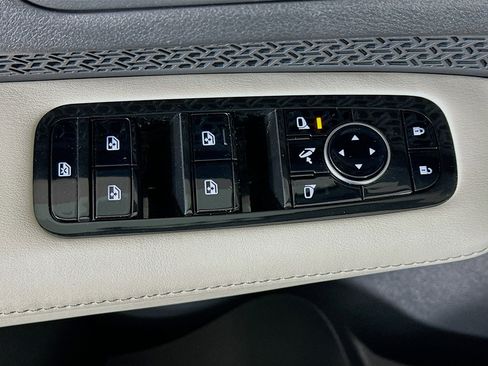 Used 2023 Nissan Ariya FWD image 15