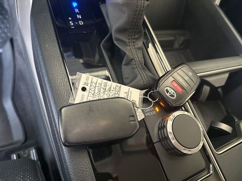 Used 2022 Toyota Tundra SR5 w/ SR5 Premium Package RWD image 15