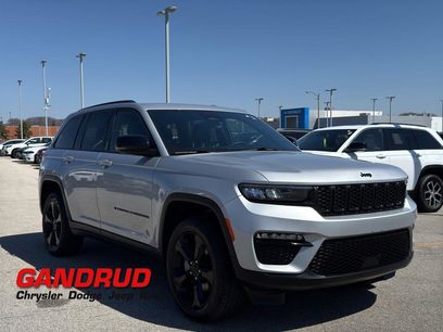 Used 2025 Jeep Grand Cherokee Limited w/ Black Appearance Package