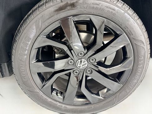Used 2023 Volkswagen Taos SE w/ Black Wheel Package FWD image 29